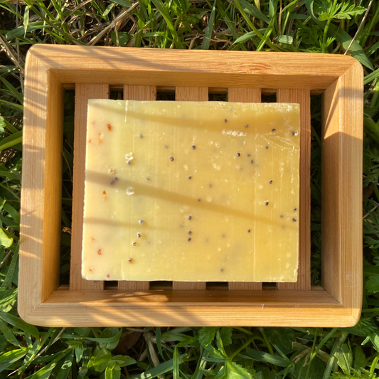 Sapone Solido Biologico Esfoliante e Rivitalizzante ad effetto scrub - Papavero e Cipresso