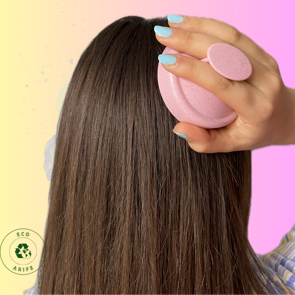 Spazzola ecologica per il massaggio del cuoio capelluto e shampoo